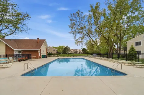 981 Pine Tree Circle S Buffalo Grove IL 60089