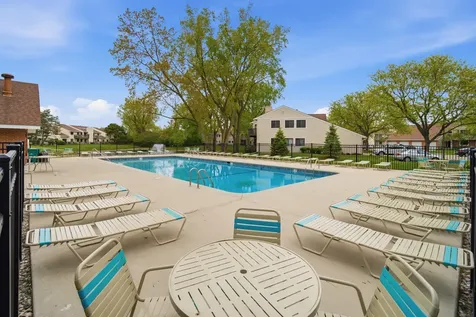 981 Pine Tree Circle S Buffalo Grove IL 60089