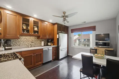 981 Pine Tree Circle S Buffalo Grove IL 60089