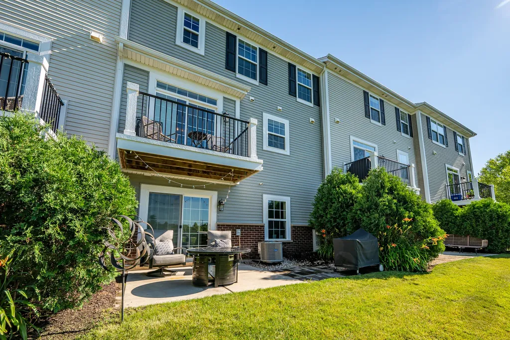 2515 Huntleigh Lane Woodridge IL 60517