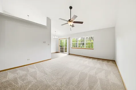 615 Buckskin Lane Carpentersville IL 60110