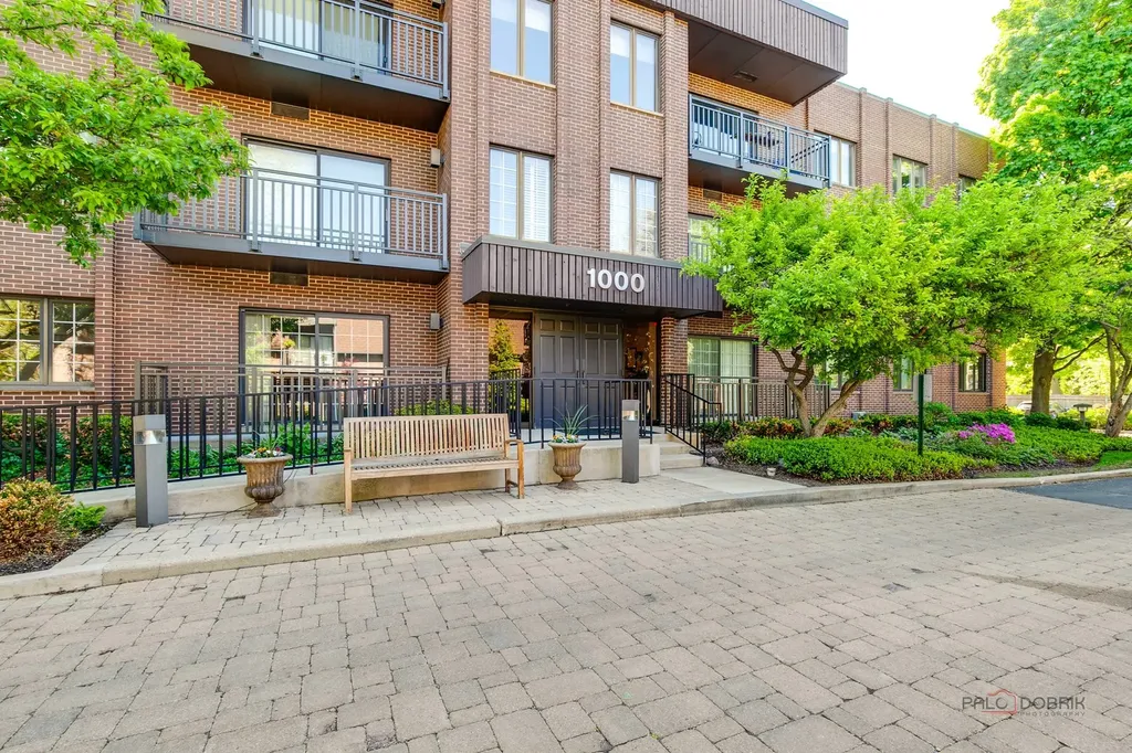 1000 Deerfield Road Highland Park IL 60035
