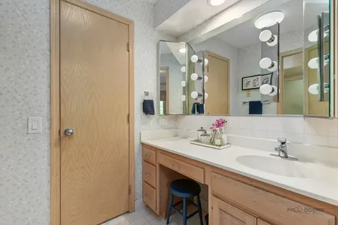 1000 Deerfield Road Highland Park IL 60035