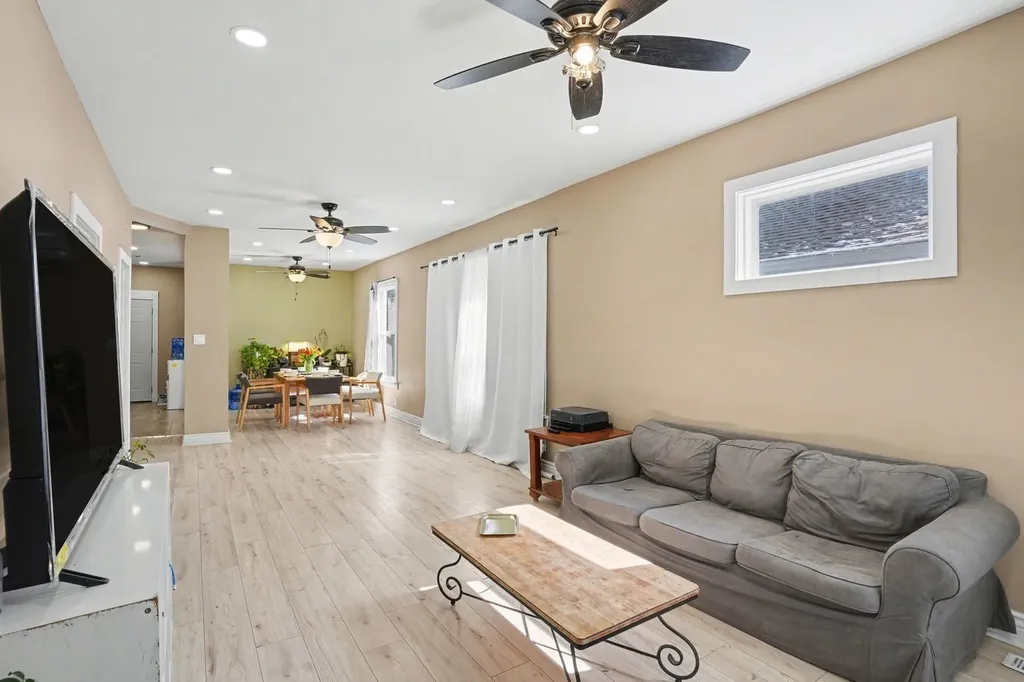 11315 South Stewart Avenue Chicago IL 60628