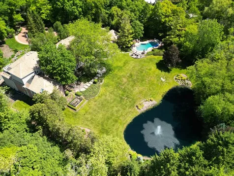 55 South Wynstone Drive S North Barrington IL 60010