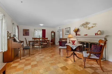 214 Washington Circle Lake Forest IL 60045