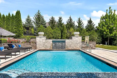 8611 Crest Court Burr Ridge IL 60527