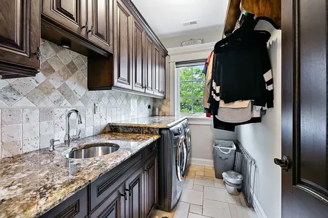 8611 Crest Court Burr Ridge IL 60527