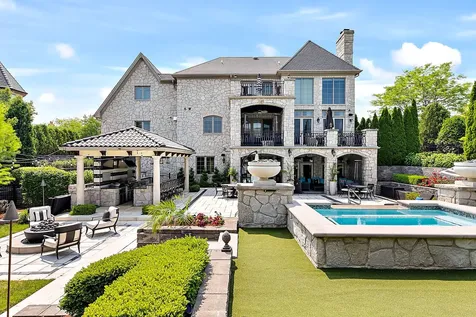8611 Crest Court Burr Ridge IL 60527