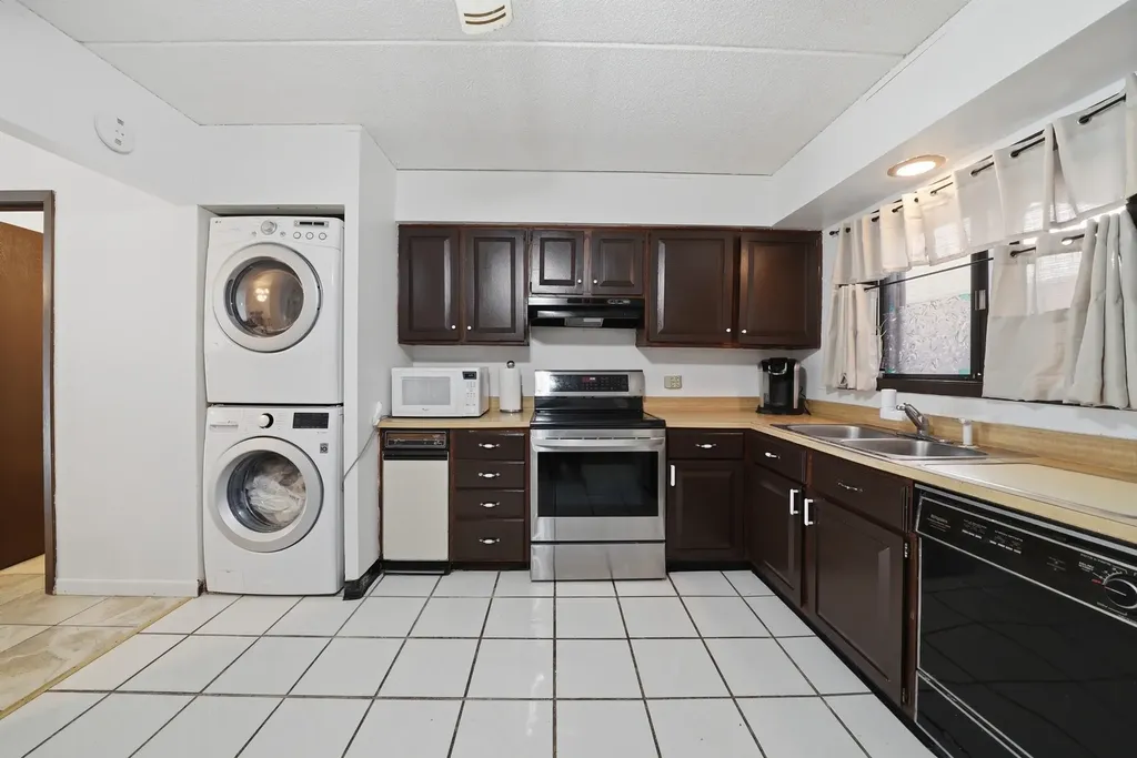 966 North Rohlwing Road Addison IL 60101