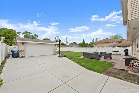 442 Courtesy Lane Des Plaines IL 60018