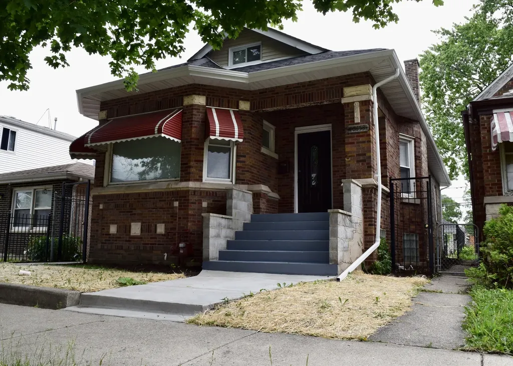 10453 South Indiana Avenue Chicago IL 60628