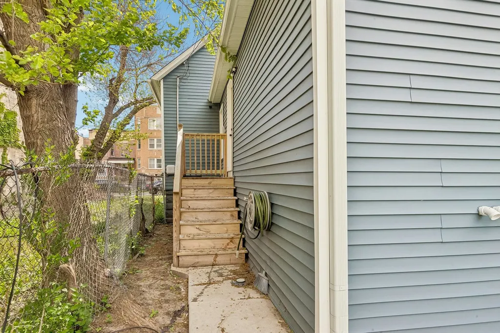 126 North Leamington Avenue Chicago IL 60644