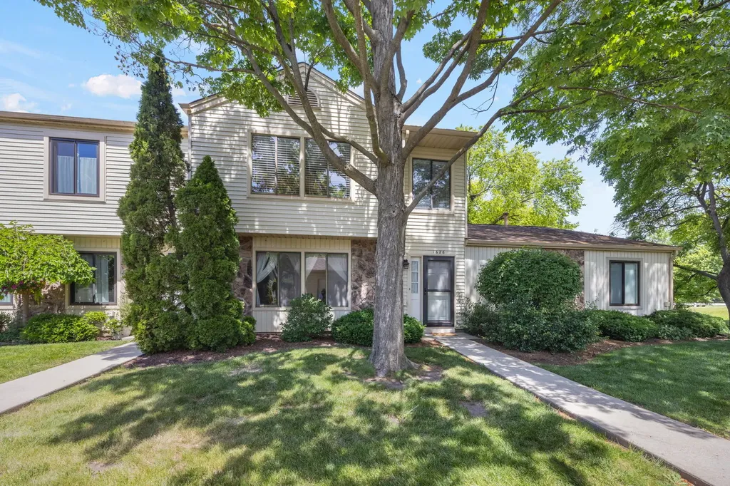 1626 Vermont Drive Elk Grove Village IL 60007