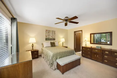1626 Vermont Drive Elk Grove Village IL 60007