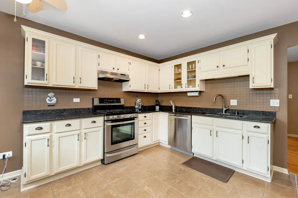 2845 Water Tower Lane Darien IL 60561
