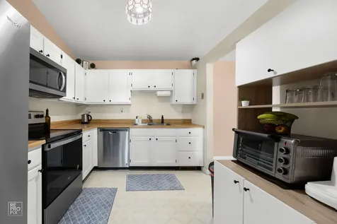 156 West Golf Road Libertyville IL 60048