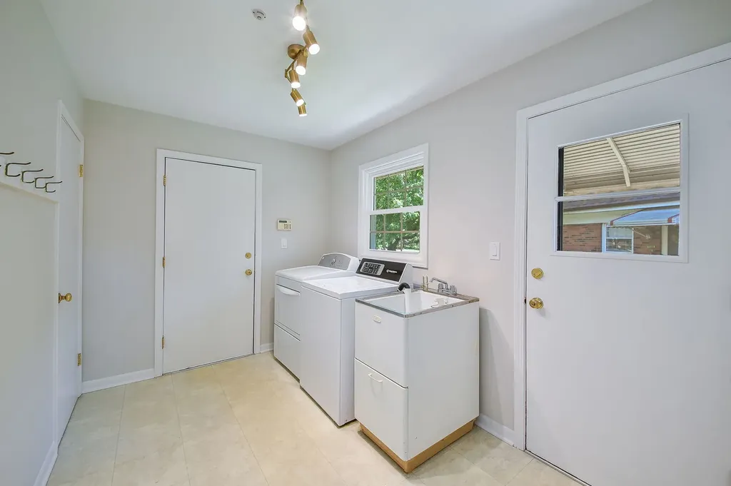 541 Williamsburg Road Glen Ellyn IL 60137