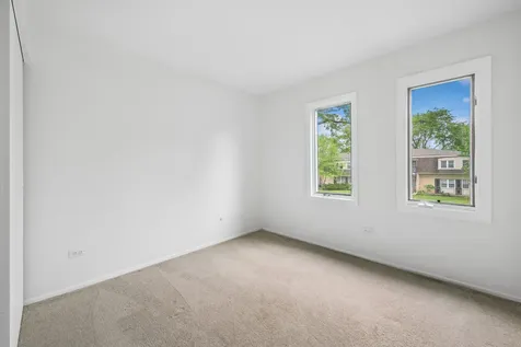 1165 Pleasant Run Drive Wheeling IL 60090