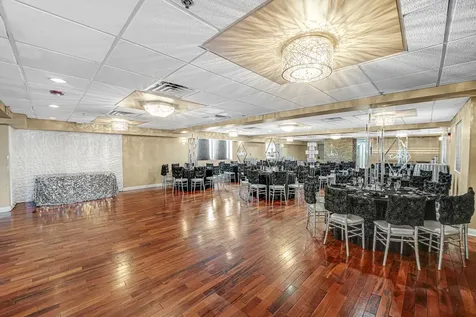 2701 West 87th Street Evergreen Park IL 60805