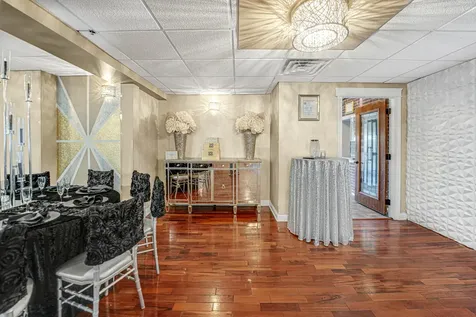 2701 West 87th Street Evergreen Park IL 60805