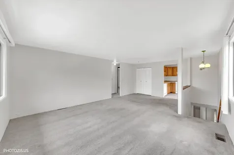 2 Dennis Court Schaumburg IL 60193