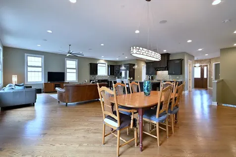 204 Donmor Drive Bloomingdale IL 60108