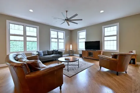 204 Donmor Drive Bloomingdale IL 60108