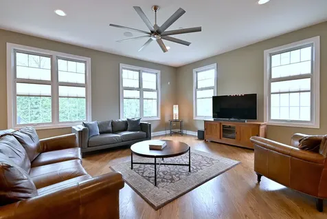 204 Donmor Drive Bloomingdale IL 60108