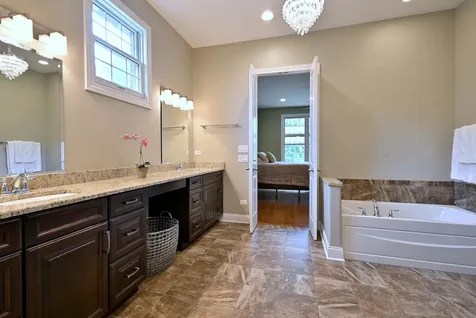 204 Donmor Drive Bloomingdale IL 60108