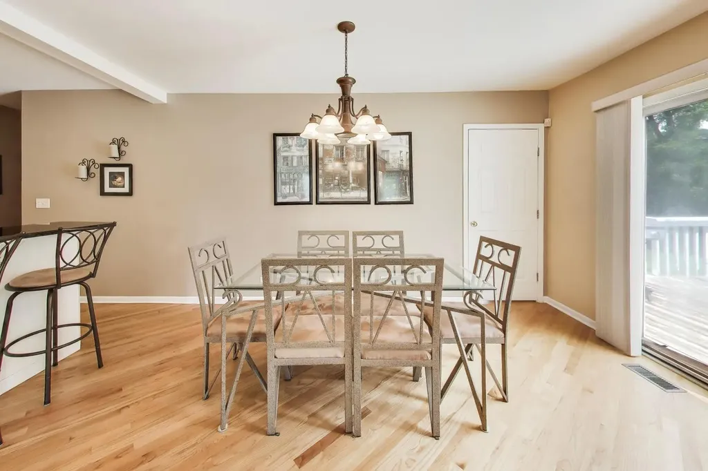 24W066 St Charles Road Wheaton IL 60187