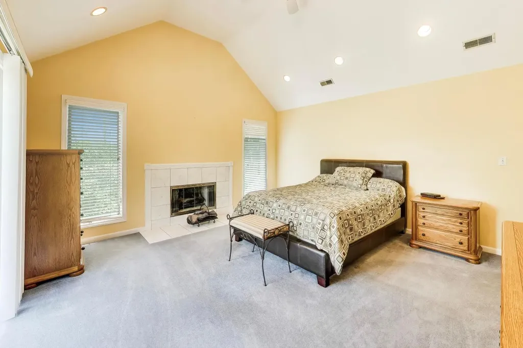 24W066 St Charles Road Wheaton IL 60187