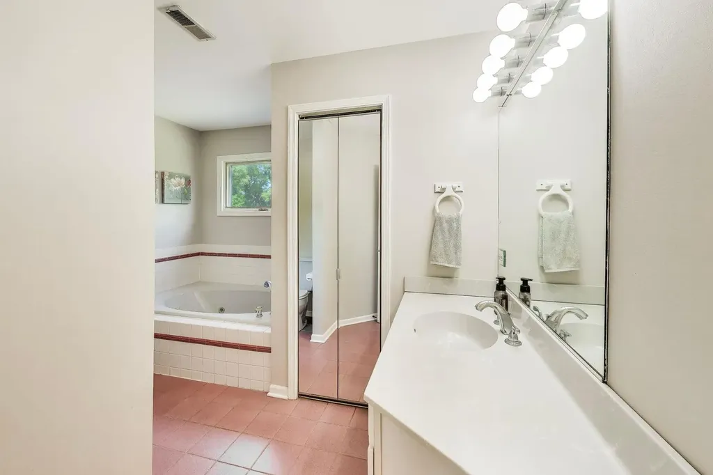 24W066 St Charles Road Wheaton IL 60187