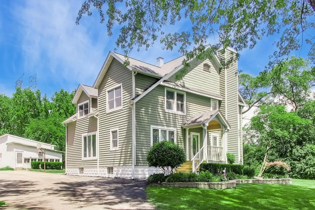 24W066 St Charles Road Wheaton IL 60187