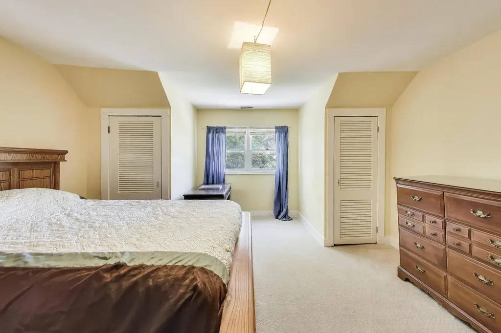 24W066 St Charles Road Wheaton IL 60187