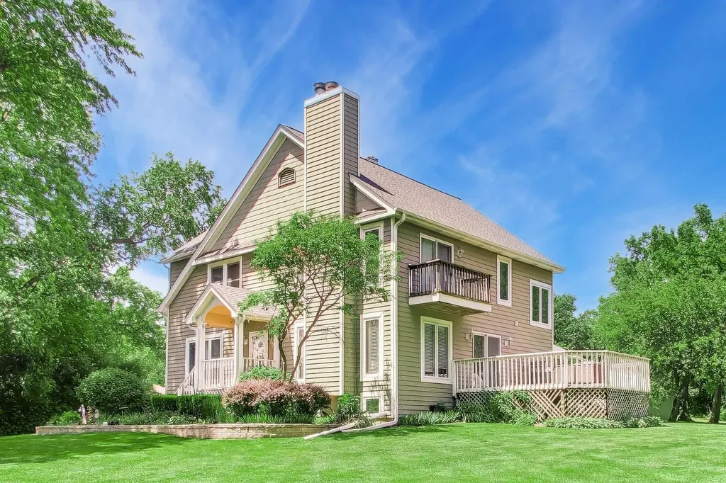 24W066 St Charles Road Wheaton IL 60187