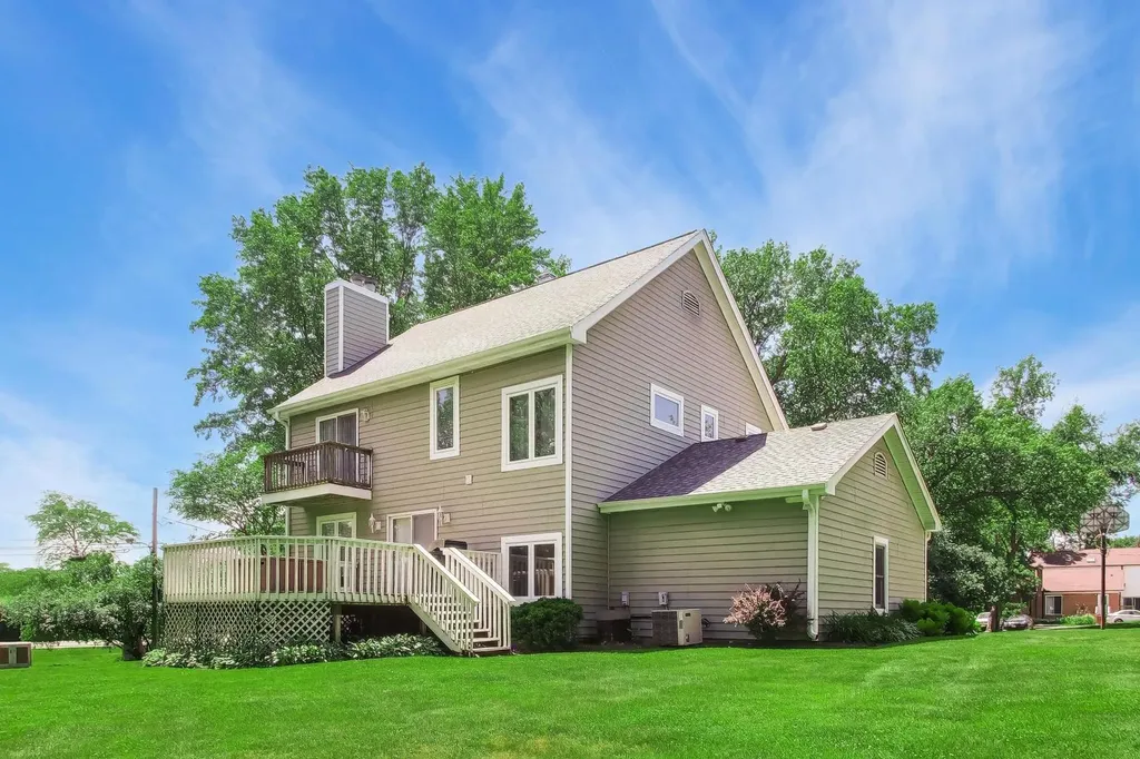 24W066 St Charles Road Wheaton IL 60187