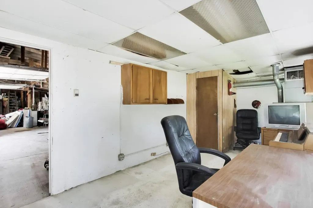 24W066 St Charles Road Wheaton IL 60187