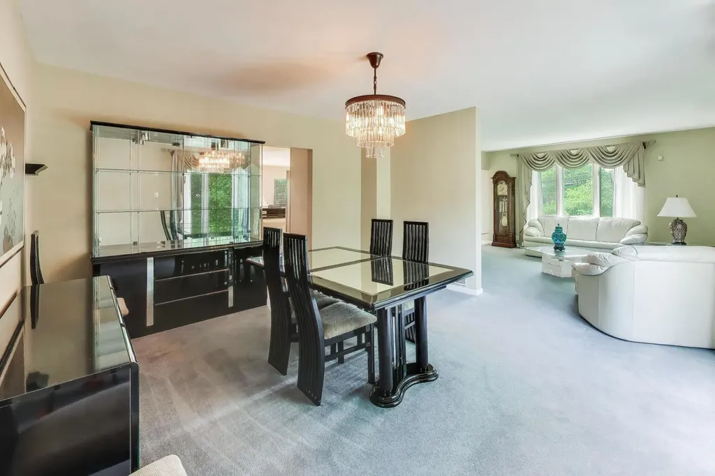 24W066 St Charles Road Wheaton IL 60187