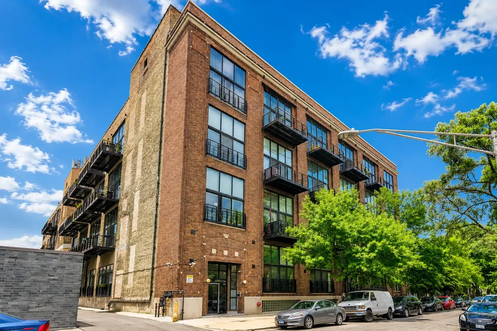 1935 North Fairfield Avenue Chicago IL 60647