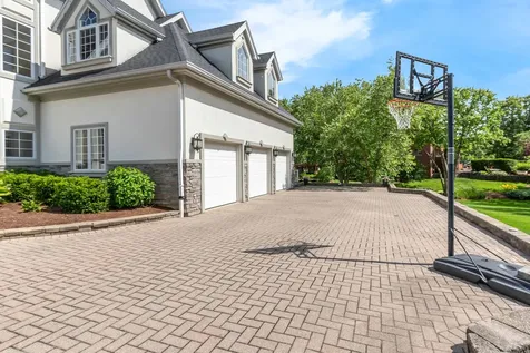 10 Clubside Court Burr Ridge IL 60527