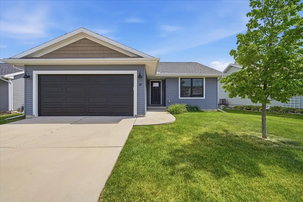 38 Winding Way Bloomington IL 61705