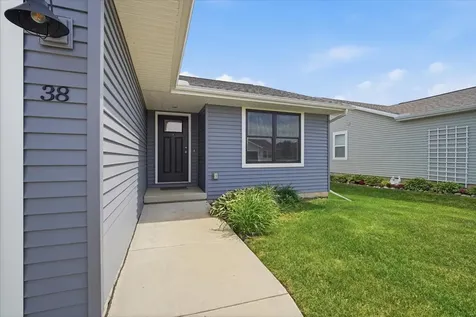 38 Winding Way Bloomington IL 61705