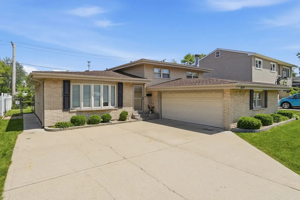 8549 Blue Ridge Avenue Hickory Hills IL 60457