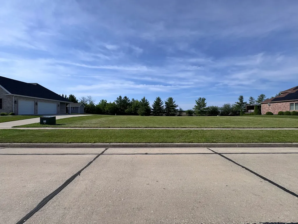 605 Cayman Way Savoy IL 61874
