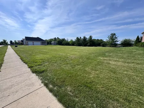 605 Cayman Way Savoy IL 61874