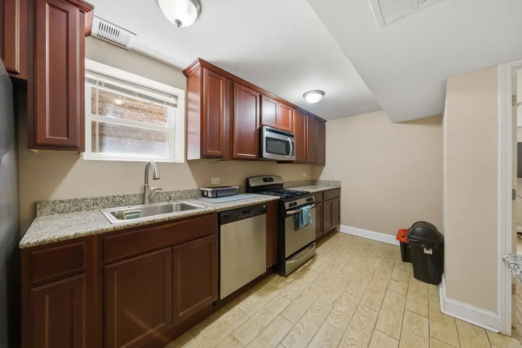 2937 North Nagle Avenue Chicago IL 60634