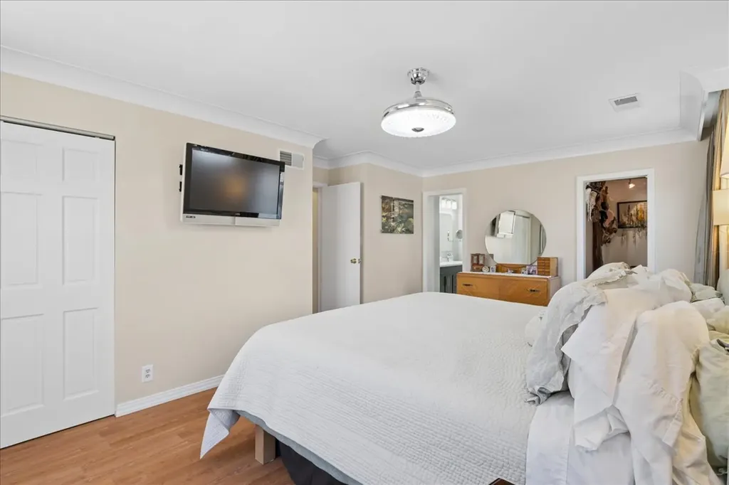 3242 North New England Avenue Chicago IL 60634