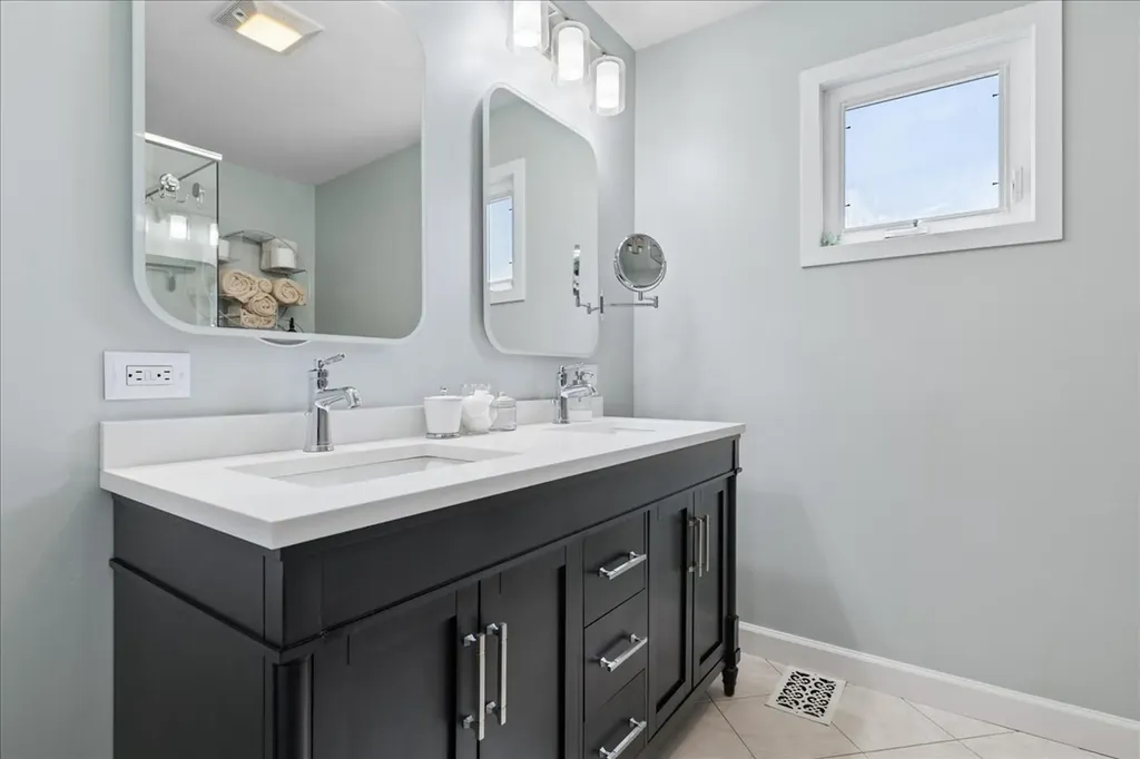 3242 North New England Avenue Chicago IL 60634