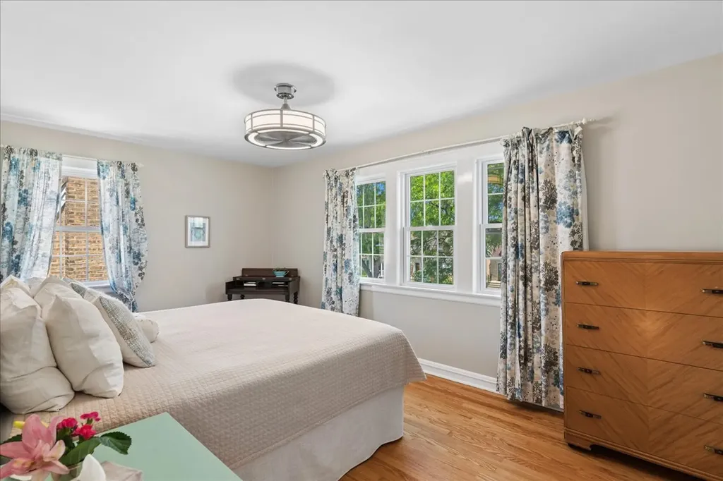 3242 North New England Avenue Chicago IL 60634